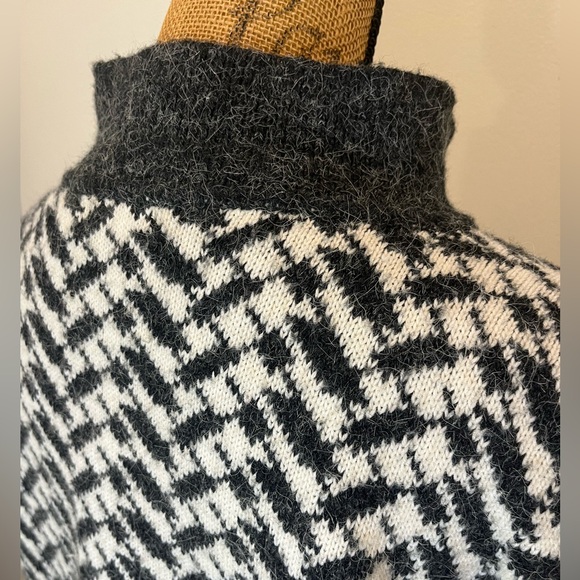 Mexx Oversized Knit Tunic Pullover Sweater Warm Angora Black White Size Small - Picture 8 of 12